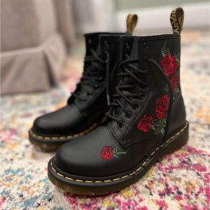 1460 Vonda Rose Dr Martens